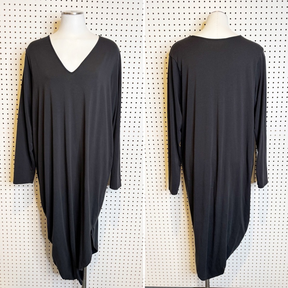 Universal Standard | Iconic Long‎ Sleeve V-Neck Geneva Dress in Black